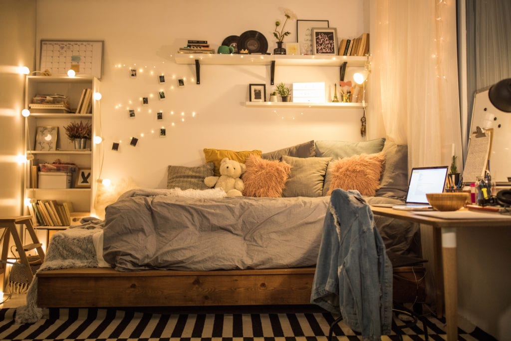 8 DIYs To Transform Your Dorm Room Into An Amazing Space | MessHall
