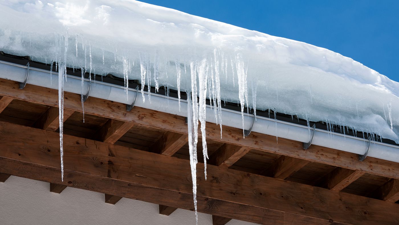 Gutter systems: cleaning snow and ice